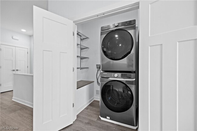 Building Photo - 2059 W 34th Pl