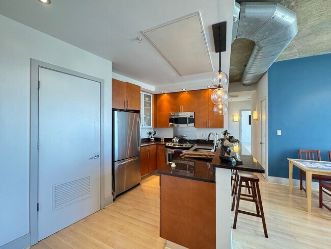Building Photo - Sun-filled 2 Bed 2 Bath Condo In Vibrant Columbia Heights