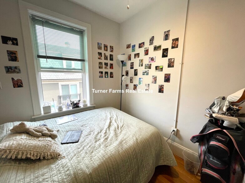 Building Photo - 27 Lambert St