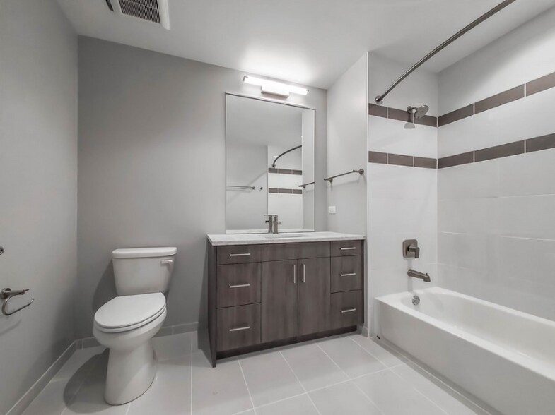 Building Photo - 1219 N Clark St