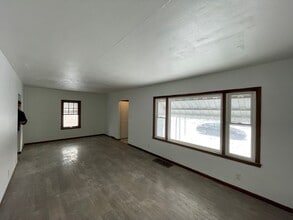 Building Photo - 2-Bedroom House - Section 8