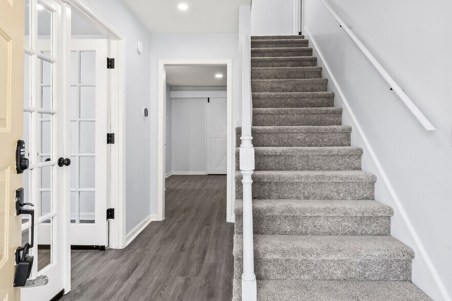 Building Photo - 2412 Bendemeer Dr