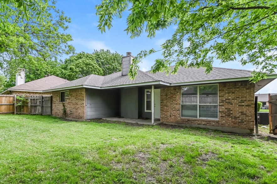 Building Photo - 1311 Mallard Dr