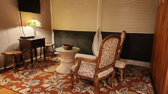 Building Photo - Fully-Furnished One Bedroom in Waikiki