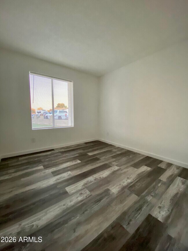 Building Photo - 2121 W Sequoia Dr