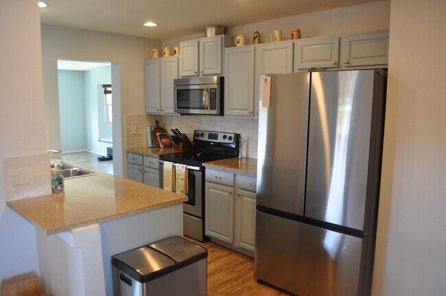 Building Photo - LEMON GROVE 3BR/2BA SINGLE FAMILY DETACHED...
