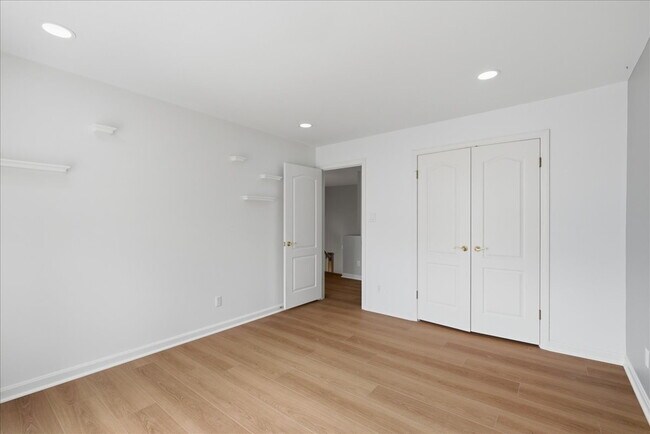 Building Photo - Elegant Corner-Lot Home with Spacious Living in Great Oak