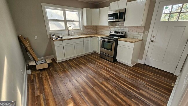 Building Photo - 481 W Johnston St