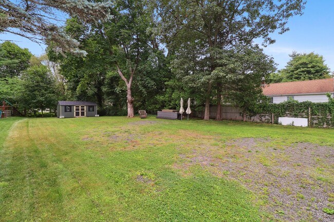 Building Photo - 1586 Whitney Ave