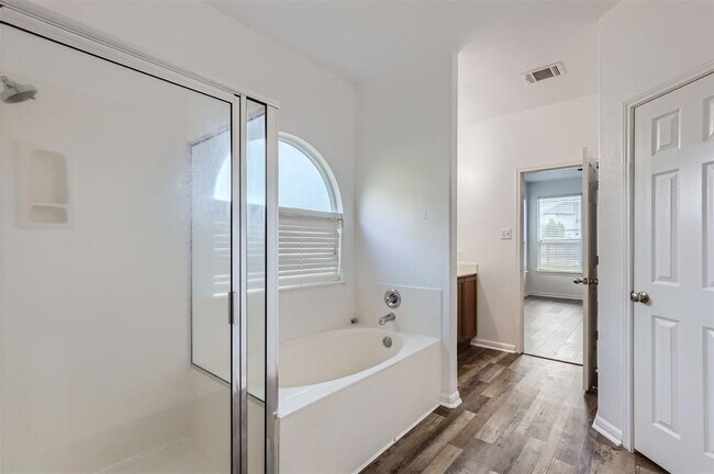 Building Photo - 131 Lavaca Loop