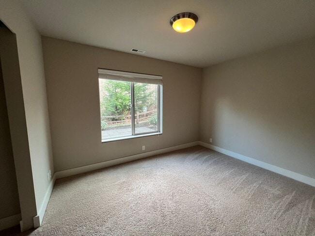 Building Photo - Newcastle Home