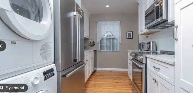 Building Photo - 33 Village Walk