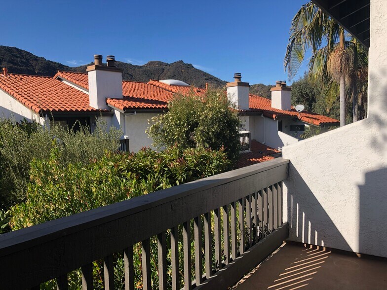 Balcony off LR - 1546 Michael Ln