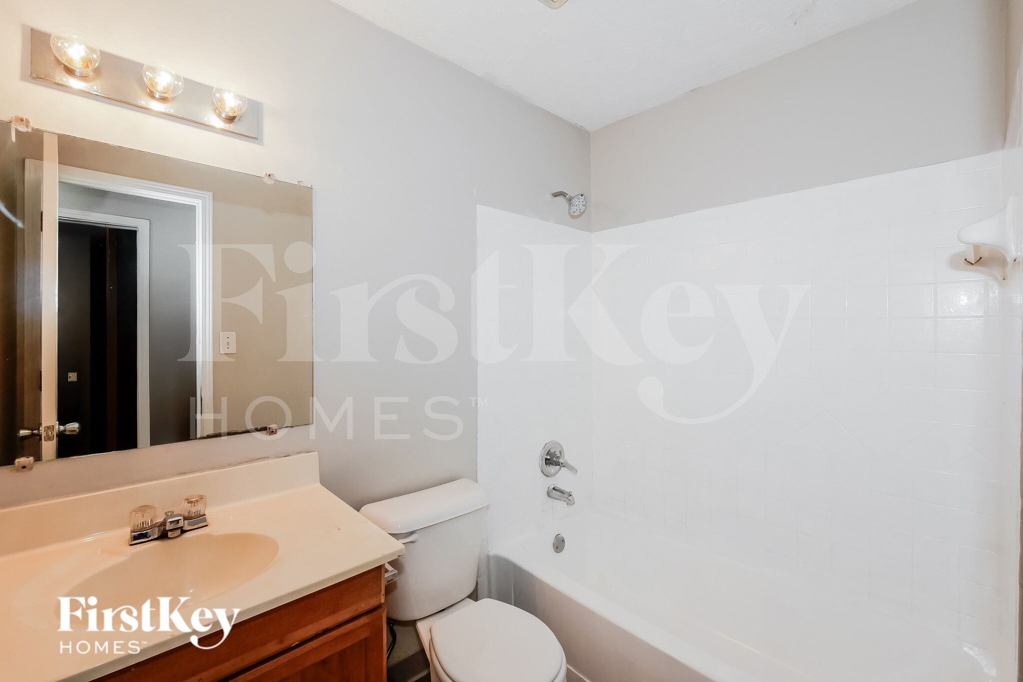 Building Photo - 5064 Parterra Ct