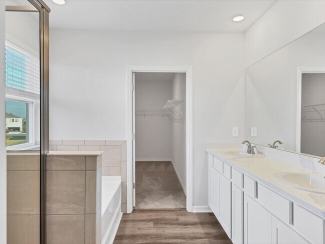 Building Photo - Unfurnished Annual Rental