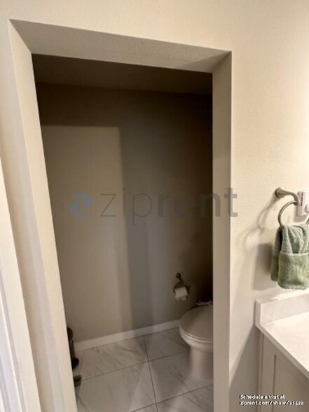 Building Photo - Unit C