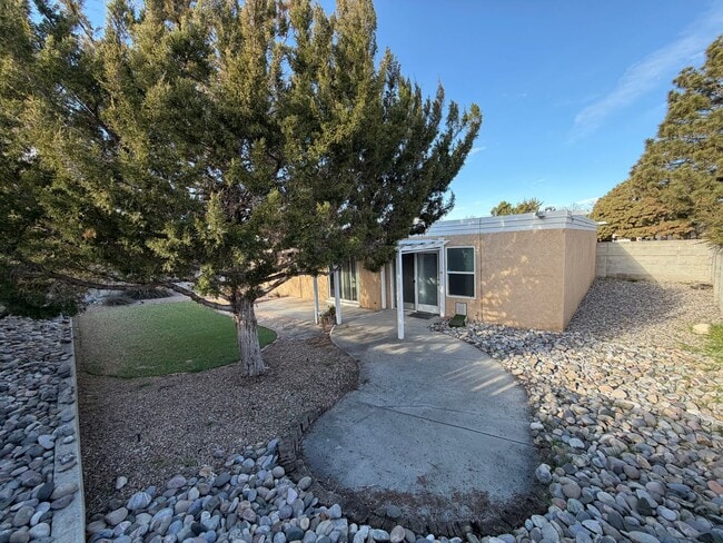 Building Photo - 3 Bedroom Single Story Home Available Near Academy Rd NW & Ventura St NE!