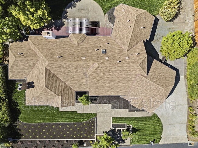 Building Photo - 618 Banister Ln