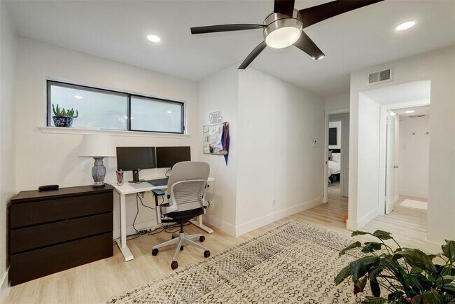 Building Photo - 4159 Steck Ave