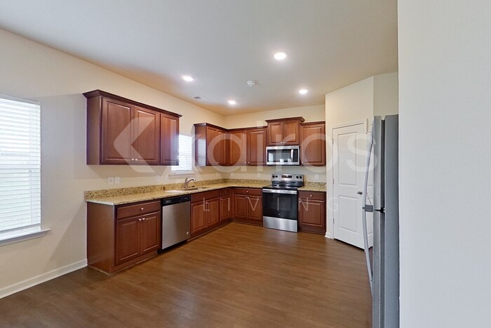 Building Photo - 1138 Freedom Pkwy