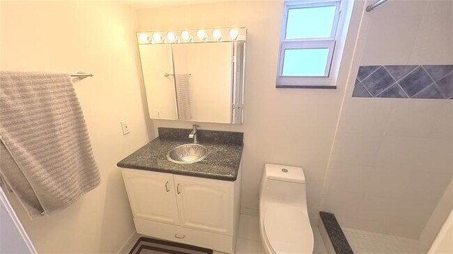 Building Photo - 2668 Garden Dr N