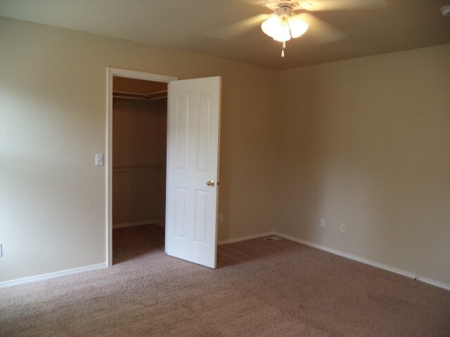 Building Photo - 814 W Oakmont Avenue