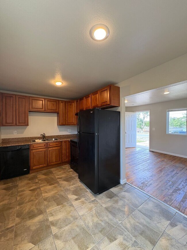 Building Photo - 3230 W 55th Pl