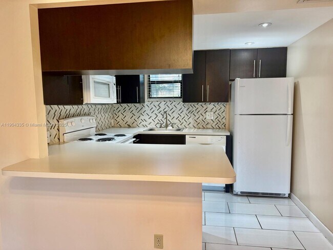 Building Photo - 8290 Lake Dr