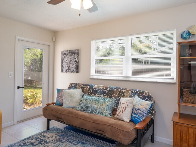 Building Photo - Luxury Seasonal Furnished Rental "Charming...