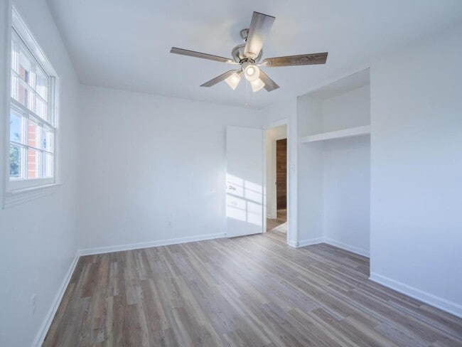 Building Photo - 2323 Frederick Pl