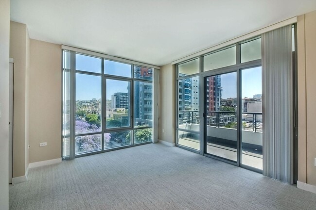 Building Photo - Condo - Heart of Downtown San Diego