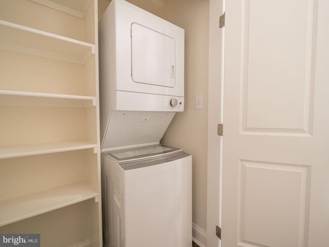 Building Photo - 22595 Windsor Locks Square