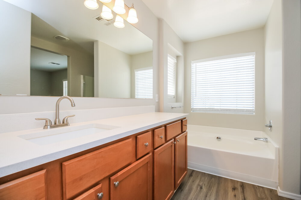 Building Photo - 3884 E Santa Fe Ln