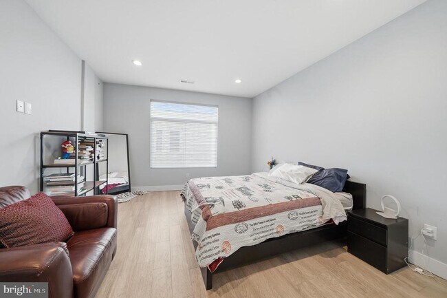 Building Photo - 1728 Ingersoll St