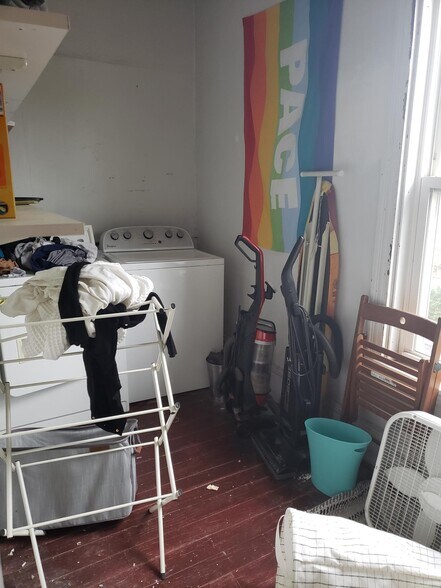 laundry room on main floor - 80 Orchard St