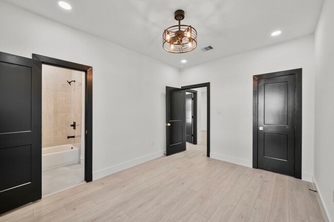 Building Photo - 3615 Dreyfus St