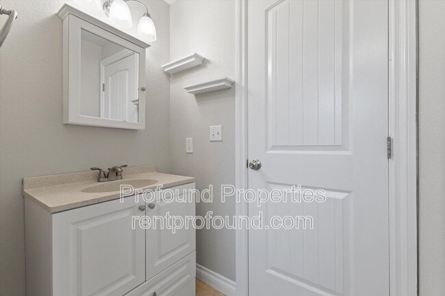 Building Photo - 5860 SW 191st Ave