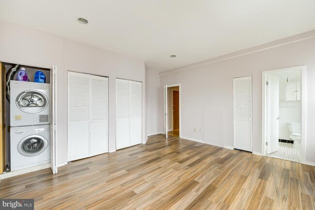 Building Photo - 2300 18th St NW