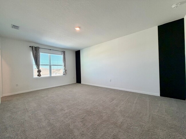 Building Photo - Beautiful 4 bed/3 bath 2 story!