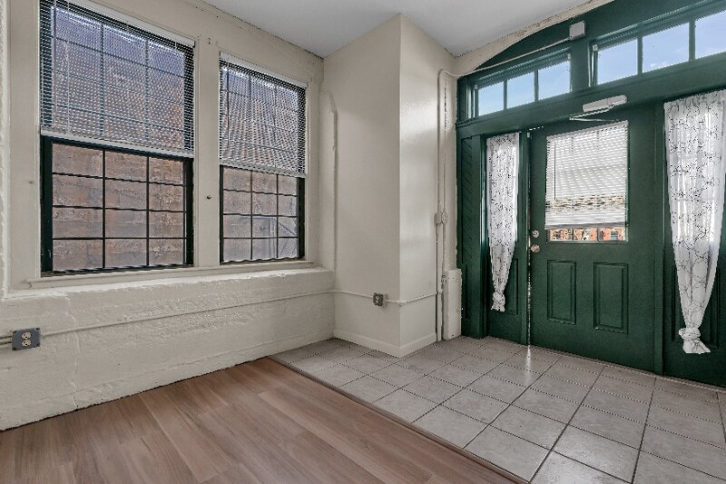 Building Photo - 83 Main St