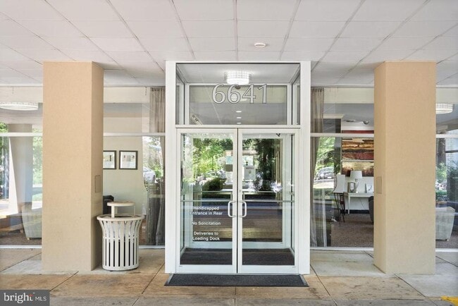 Building Photo - 6641 Wakefield Dr