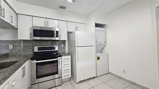 Building Photo - 9277 SW 138th Pl
