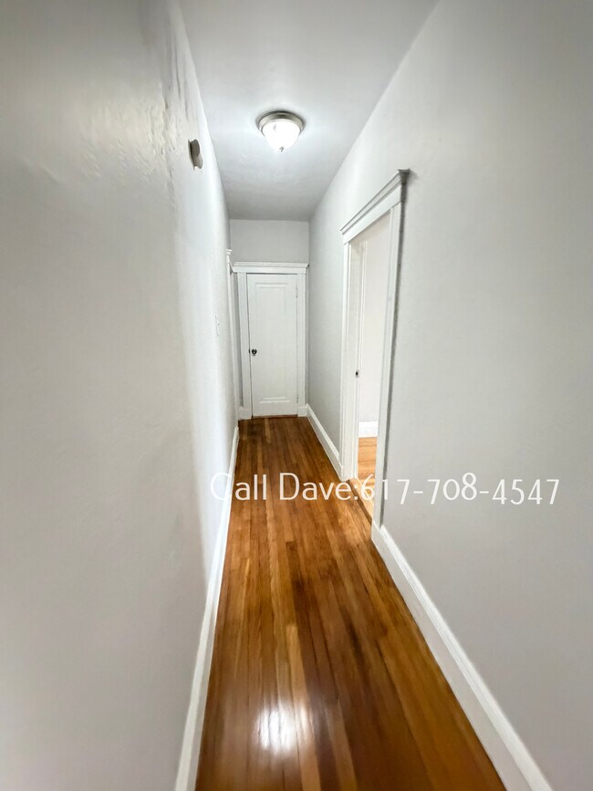 Building Photo - 47 Linden St