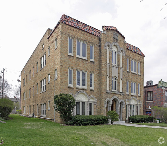 Primary Photo - 1809 E Lake Bluff Blvd