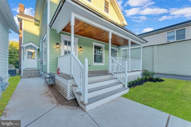 Building Photo - 15 N Main St