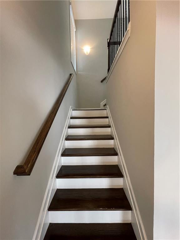 Building Photo - 581 Sunset Park Dr