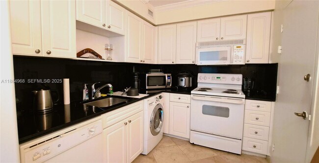 Building Photo - 2501 S Ocean Dr