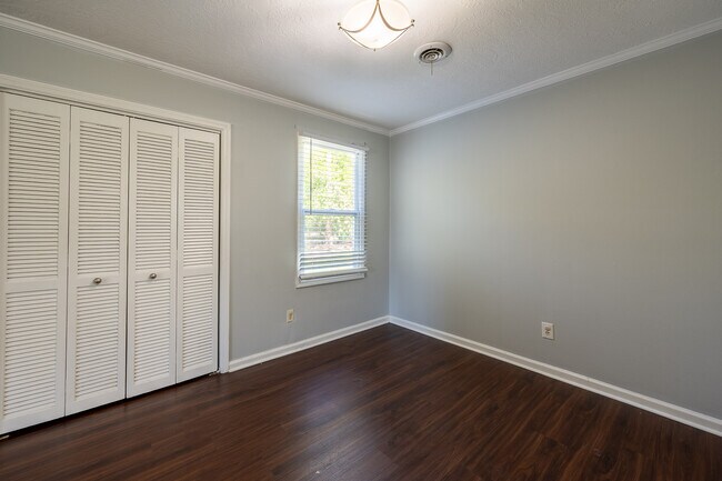 Building Photo - 2305 Oketo Dr