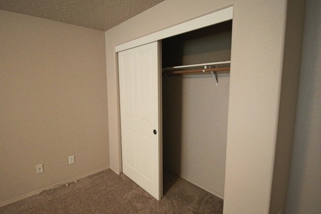 Building Photo - $500 OFF First Month Rent | 12 Month Lease | Huntington Meadows