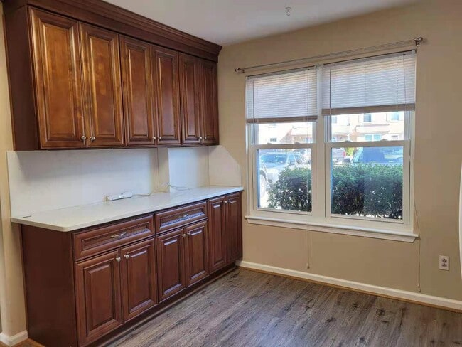Building Photo - 305 Seeman Ct